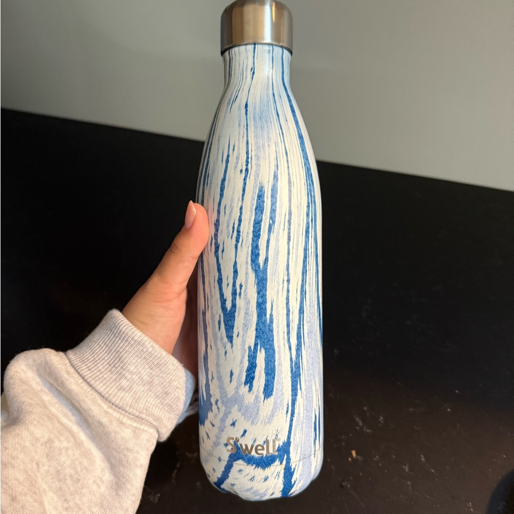 Swell 25oz bottle